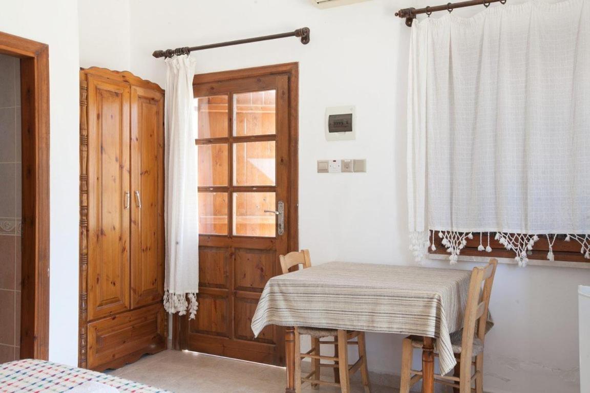 Glaro Garden Hotel Agia Trias Bagian luar foto