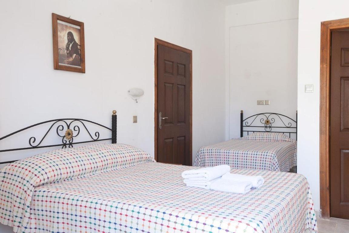 Glaro Garden Hotel Agia Trias Bagian luar foto
