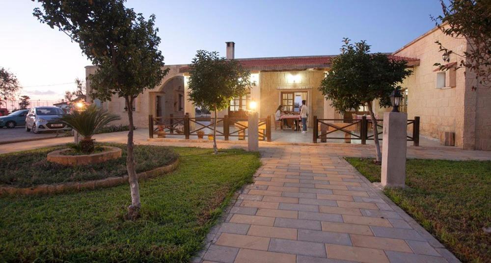 Glaro Garden Hotel Agia Trias Bagian luar foto
